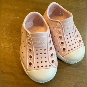 Native light pink Toddler Shoes size toddler 3